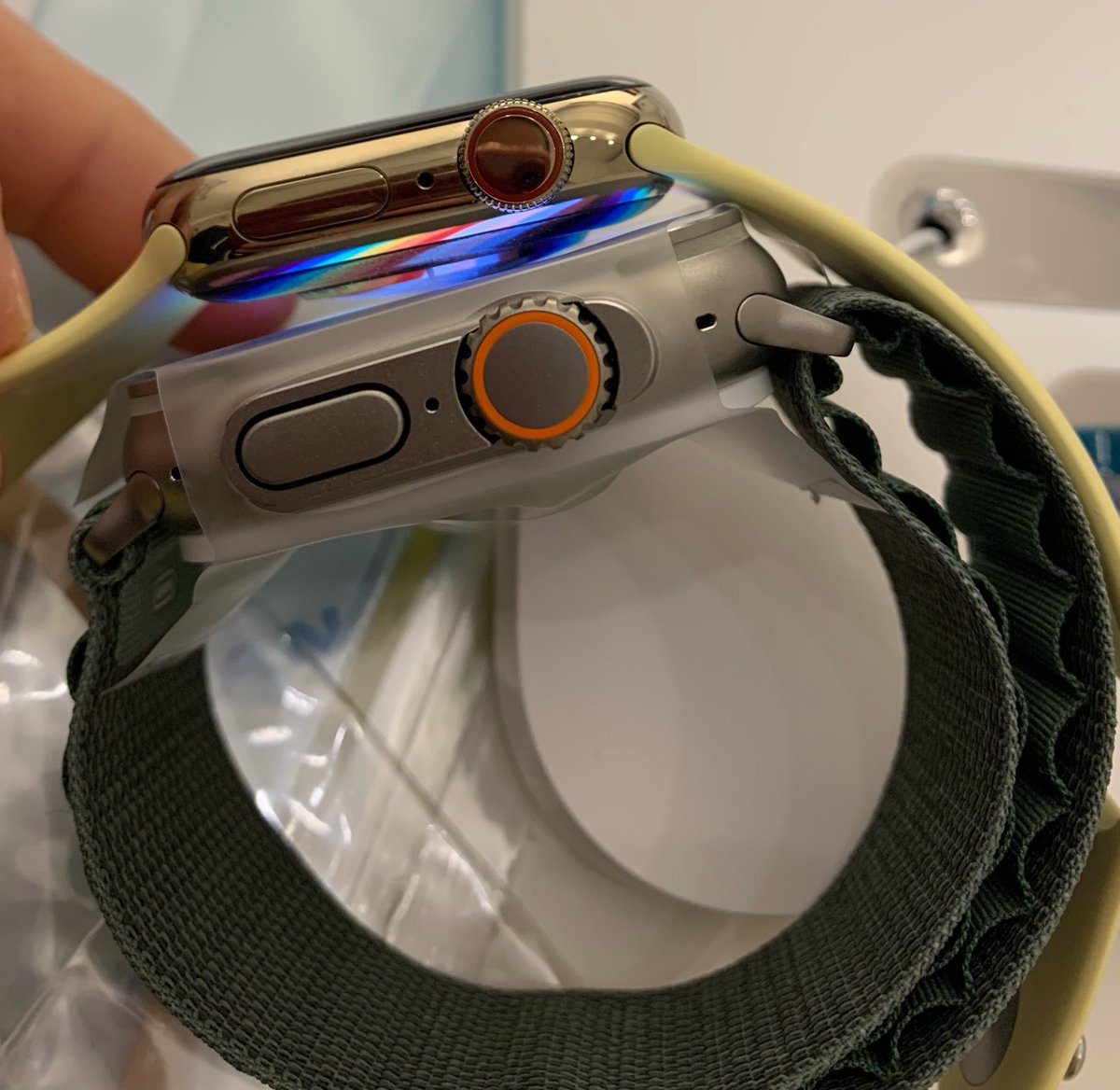 Apple Watch Ultra vs Apple Watch 6: the thickness