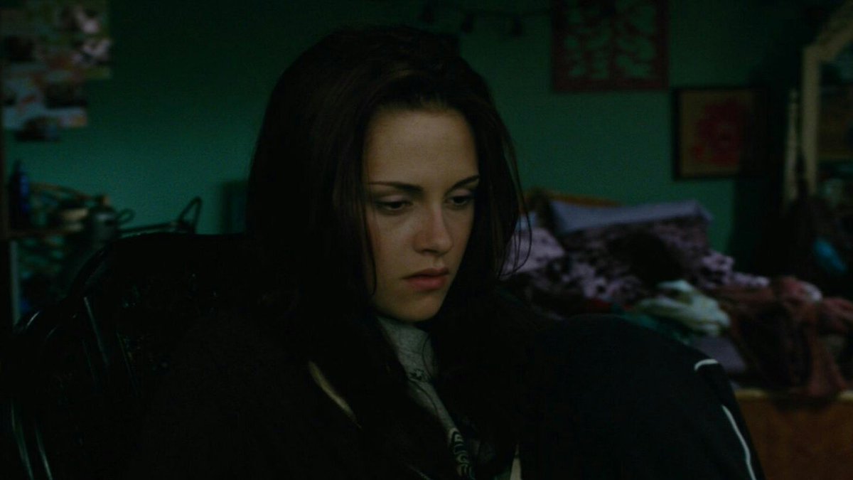 archivetwilight's tweet image. sad girl fall