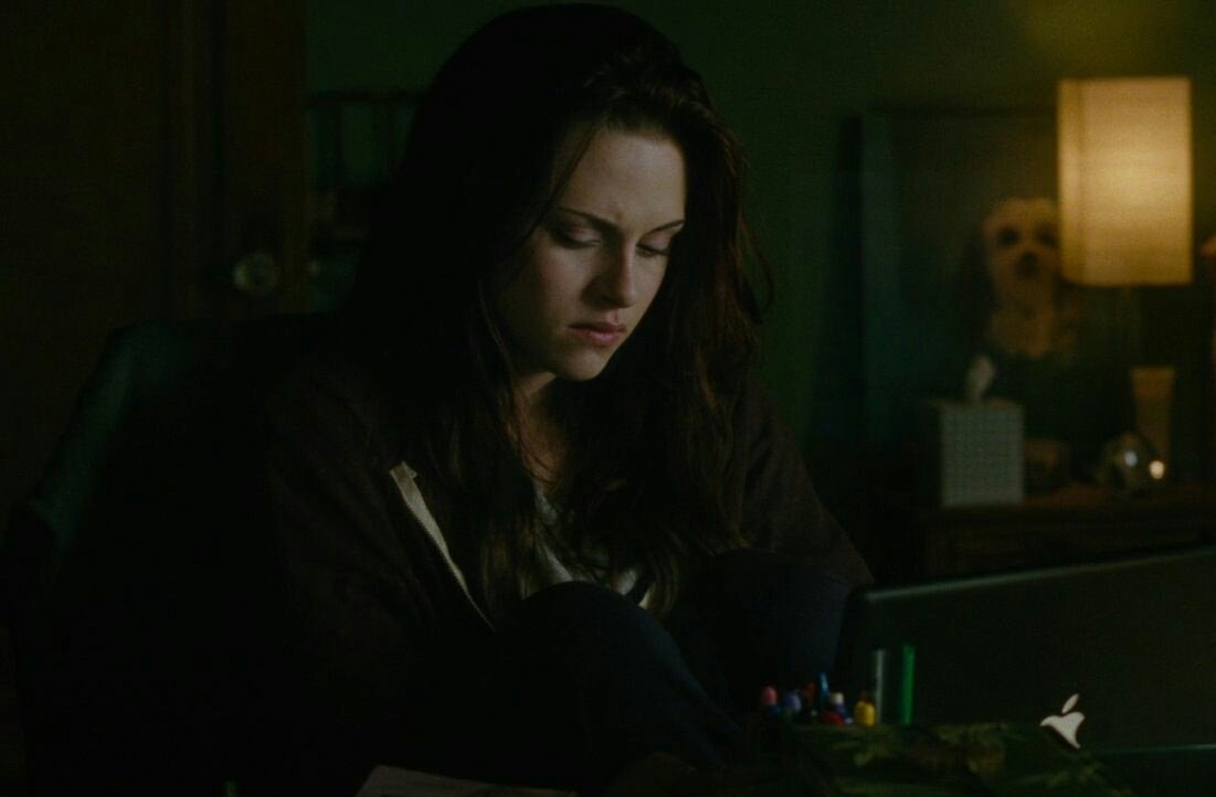 archivetwilight's tweet image. sad girl fall