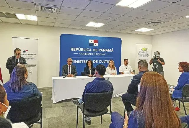 EstrellaOnline's tweet photo. LITERATURA // El próximo 30 de septiembre en el parque Andrés Bello, en un horario de 10:00 a.m. a 4:00 p.m. se llevará a cabo el 'trueque de libros' para celebrar por todo lo alto la Semana del Libro https://t.co/jnto9kVGBR https://t.co/lA6wxDcHRd