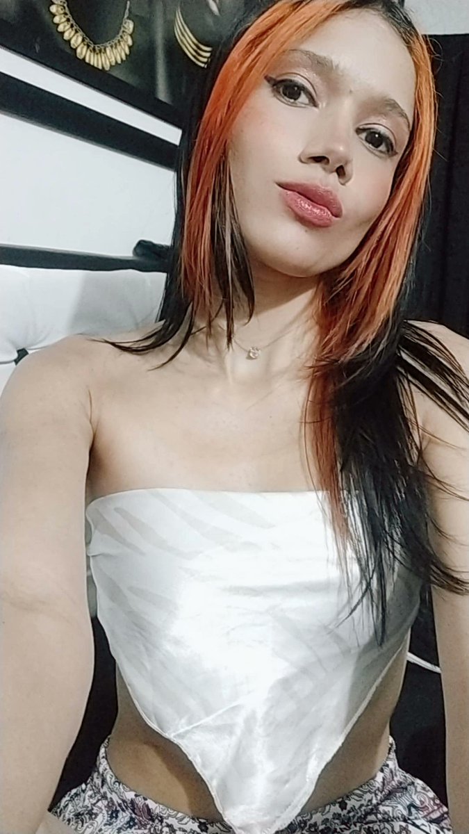 FlacaQueen123's tweet photo. Quiero hacer cosas malas contigo...😍 por ejemplo tocar el timbre🍆 y salir corriendo🍒

https://t.co/DgoALZCk19 https://t.co/WxH9mSEjCY