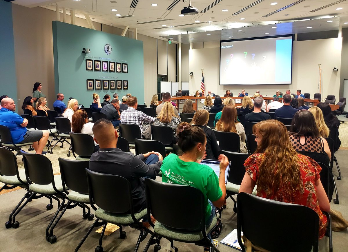 Tonight I joined other <a href="/PowayUnified/">Poway Unified</a> parents and staff for the <a href="/PowayUnified/">Poway Unified</a> School Safety Summit with law enforcement, mental health, &amp; ed partners. Our panelists shared helpful information/updates while parents raised concerns/ideas. We're working together to build trust. 🙏🏽