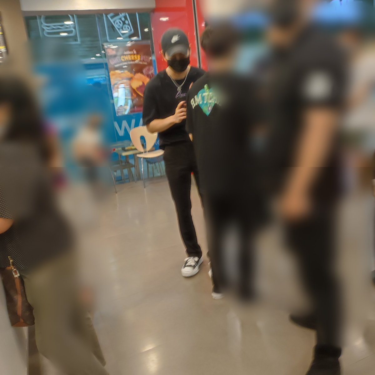anglxdyn's tweet photo. Pogi naman ng lunch date ko 💜
Song Yunhyeong Oppa 💜

#iKON in Manila
#KpopMasterz2inManila2022
#iKON https://t.co/yNWkDgd49Y