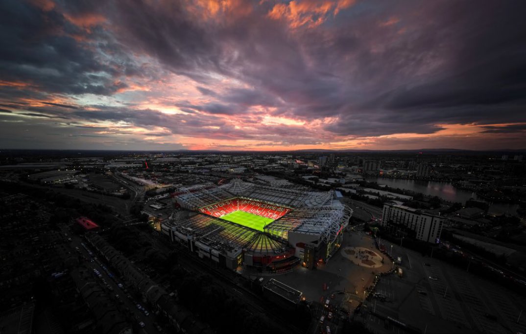 ManUtd_ID's tweet photo. 🌇 Selamat hari Jumat, Reds 🤲

#MUFC https://t.co/ySDuhQhCDs