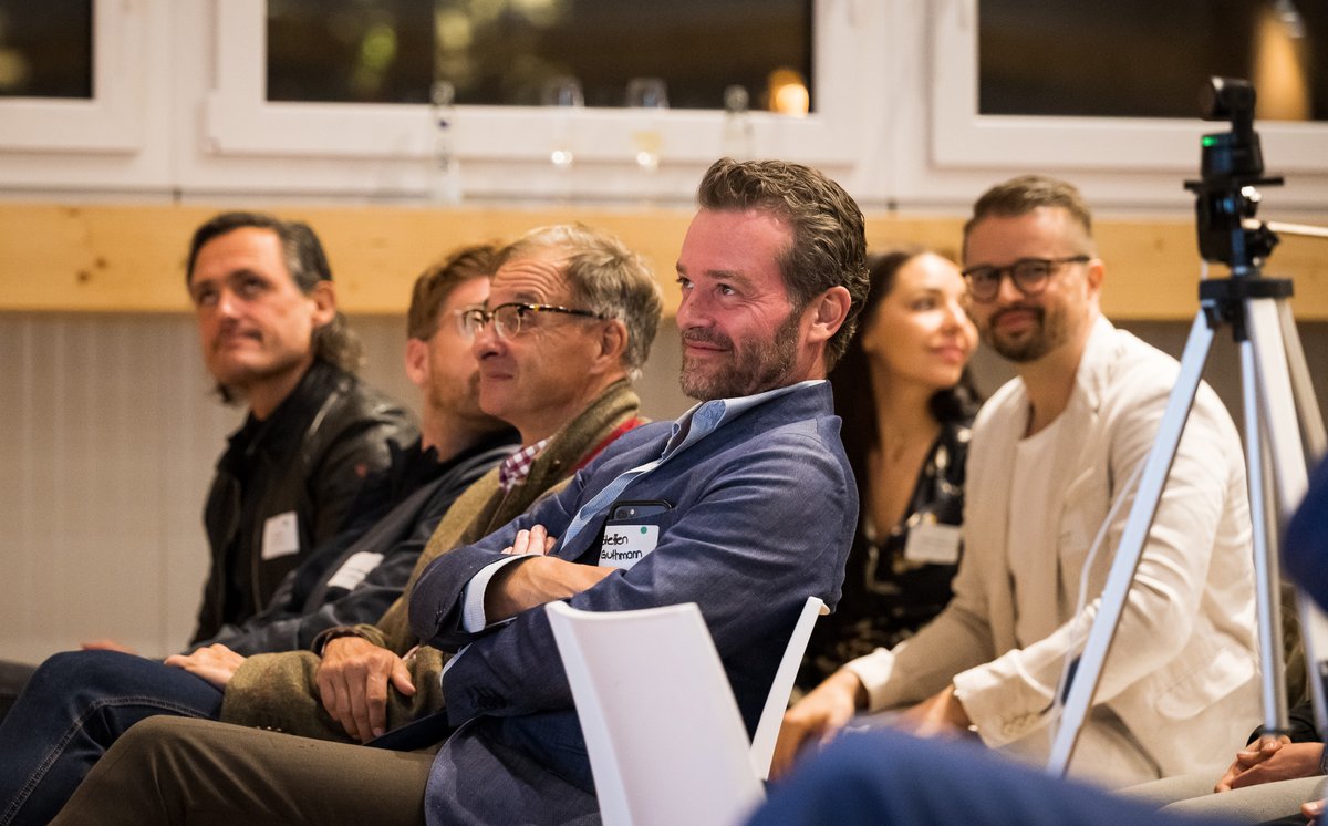marketingberlin's tweet photo. Man spricht über die fulminanten Sätze eines Klaus Wowereit, wer so alle da war und wer sich gleich zum Follow Up verabredet hat. Deshalb hier weitere Impressionen vom MCBeachfest 2022.

#marketing #awards #prize #berlin #bmp2022 

(Fotos von Jan-Philipp Burmann/City-Press GmbH) https://t.co/gmnEjpnRV7