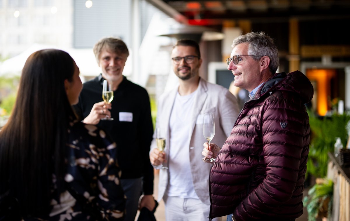 marketingberlin's tweet photo. Man spricht über die fulminanten Sätze eines Klaus Wowereit, wer so alle da war und wer sich gleich zum Follow Up verabredet hat. Deshalb hier weitere Impressionen vom MCBeachfest 2022.

#marketing #awards #prize #berlin #bmp2022 

(Fotos von Jan-Philipp Burmann/City-Press GmbH) https://t.co/gmnEjpnRV7