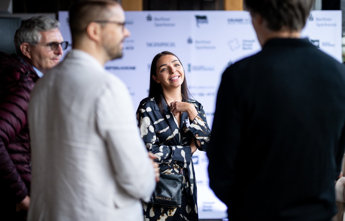 marketingberlin's tweet photo. Man spricht über die fulminanten Sätze eines Klaus Wowereit, wer so alle da war und wer sich gleich zum Follow Up verabredet hat. Deshalb hier weitere Impressionen vom MCBeachfest 2022.

#marketing #awards #prize #berlin #bmp2022 

(Fotos von Jan-Philipp Burmann/City-Press GmbH) https://t.co/gmnEjpnRV7