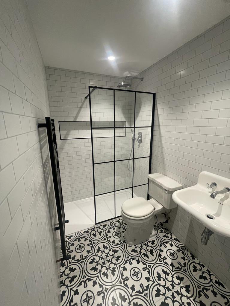 It’s been a whilst, tiles. So we’re showing some love to this lovely guest bathroom just finished on Brighton seafront. 

We’re big fans of the black on white finish, complemented by the stylish finishing of the mosaic floor. 

🚿 🚽 😶‍🌫️

#HouseConstructionLtd #Bathroom #Wetroom