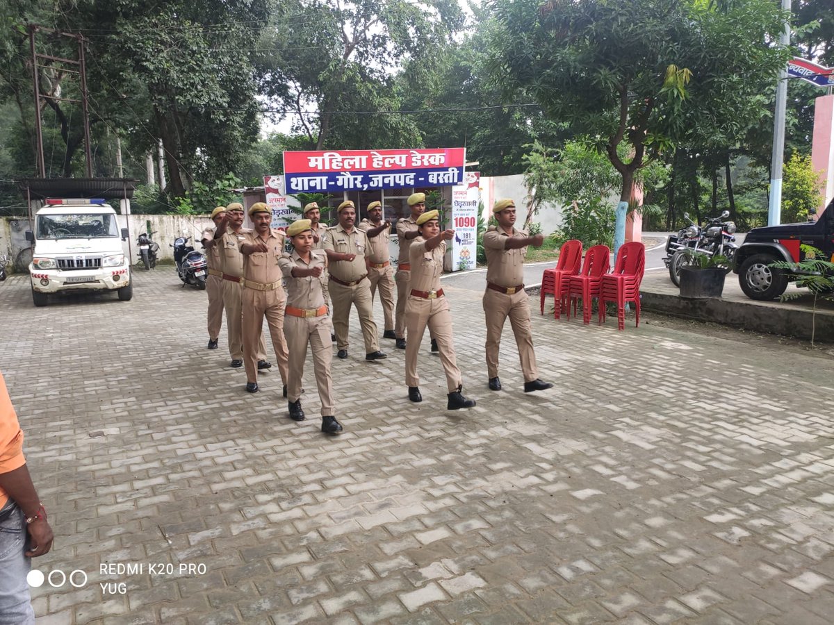 gaurpolice's tweet photo. #bastipolice #SHOGaur महोदय के नेतृत्व में थाना स्थानीय पर पुलिस कर्मियों को शारीरिक व मानसिक रूप से फिट रखने के हेतु ,अनुशासन व एकरूपता बनाए रखने एवं विषम परिस्थितयों से निपटने हेतु शुक्रवार की परेड कराई गई तथा उचित दिशा निर्देश दिया गया । https://t.co/Wdi5gZAB2y