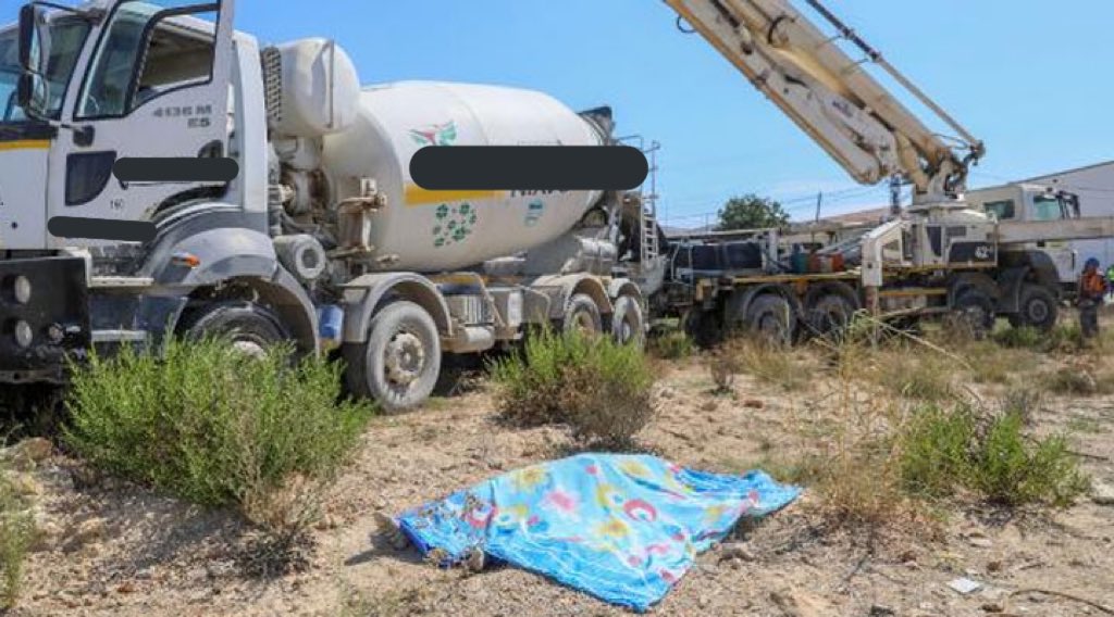 Antalya’da direksiyon başında geçirdiği kalp krizi sonucu hayatını kaybeden işçinin cansız bedeni kaldırılmadan işe devam edilmiş 🤦‍♀️