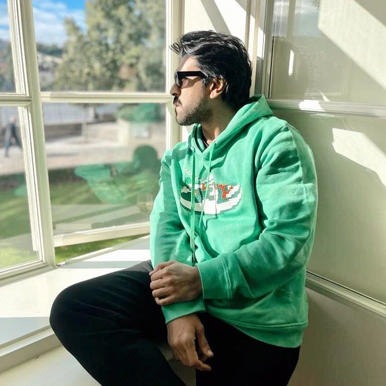 ekkada_pakka's tweet photo. Good morning🌞🥱 Everyone

@AlwaysRamCharan ❤ https://t.co/QayolH4r9r