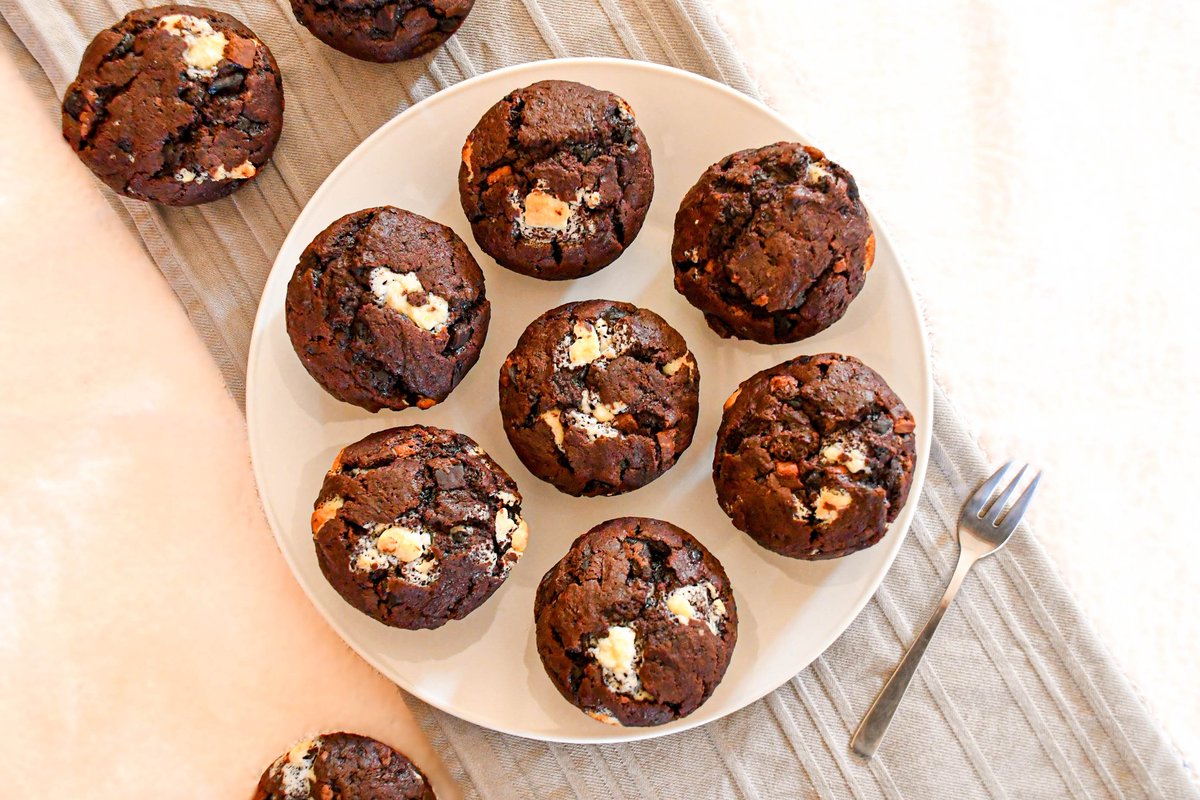 leas_bakery's tweet photo. Look at those delicious triple chocolate muffins😋😋 For ordering call or send a WhatsApp message: 0741094166
You'll find the prices in my WhatsApp catalogue.

#triplechocolate #muffins #bakeruganda #sweettreat https://t.co/gFRcRyA2tj