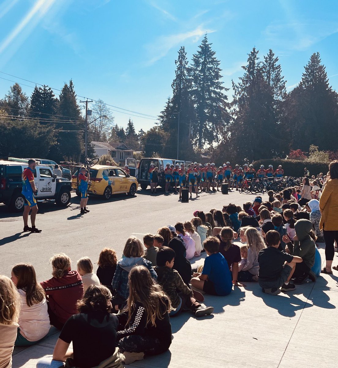 OlwenCowan's tweet photo. It was powerful having the Cops for Cancer @TourdeCoast swing by West Sechelt Elementary today. Thank you for visiting the Orca Pod! 

🐳❤️🚴‍♂️#BetterInAPod #SD46SC https://t.co/wcI2bf8aJm