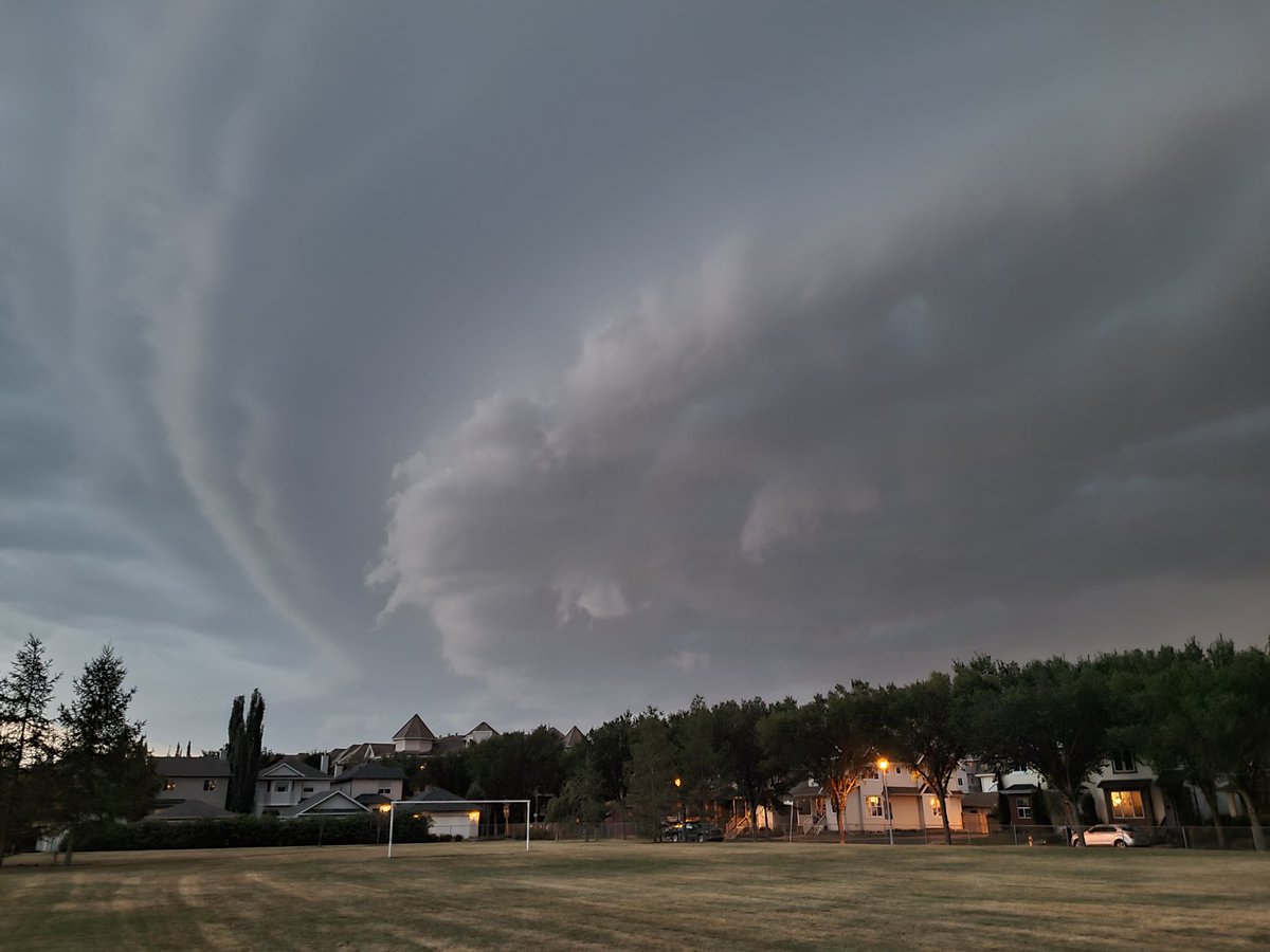 bartoncblair's tweet photo. Incoming! Edmonton AB. https://t.co/YtZqfkp9ZK