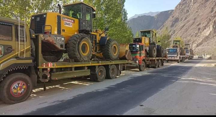 ImrankhanPTIGB's tweet photo. غذر ایکسپریس وے منصوبے پر کام کے لیے بھاری مشینری گلگت سے غذر کی جانب رواں دواں ۔
#GhizerExpressWay https://t.co/z4pFdp4GbN