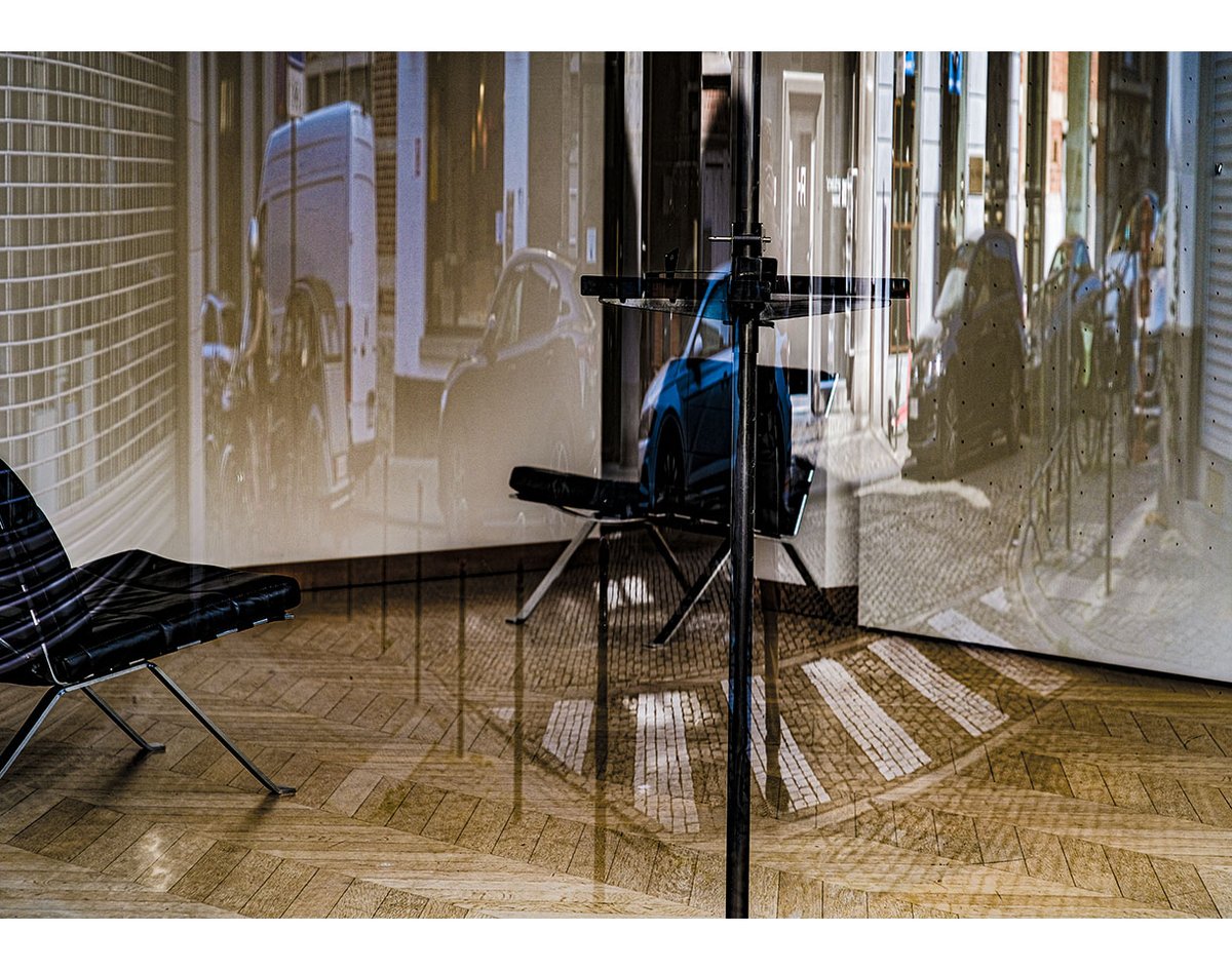 StefAlf357's tweet photo. The Reflecting Shadow
.
https://t.co/gtWuQn3cOV
.
#gitanedemone #gothic #reflection #reflexion #reflets #streetphoto #streetlife #streetstyle #streetphotography #urbanstyle #urbanlife #urbanphoto #urbanphotography #interiordesign #bruxelles #brussels #belgium #belgique https://t.co/dL2TL1hh1x