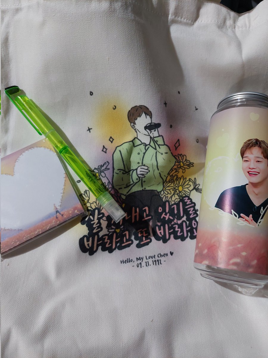 rainbowtensoo's tweet photo. Teo days late but finally it's heeeere 🥺 thank you @ChendyKshop for the Chen CSE 💗🤍 https://t.co/NyatfXZtIu