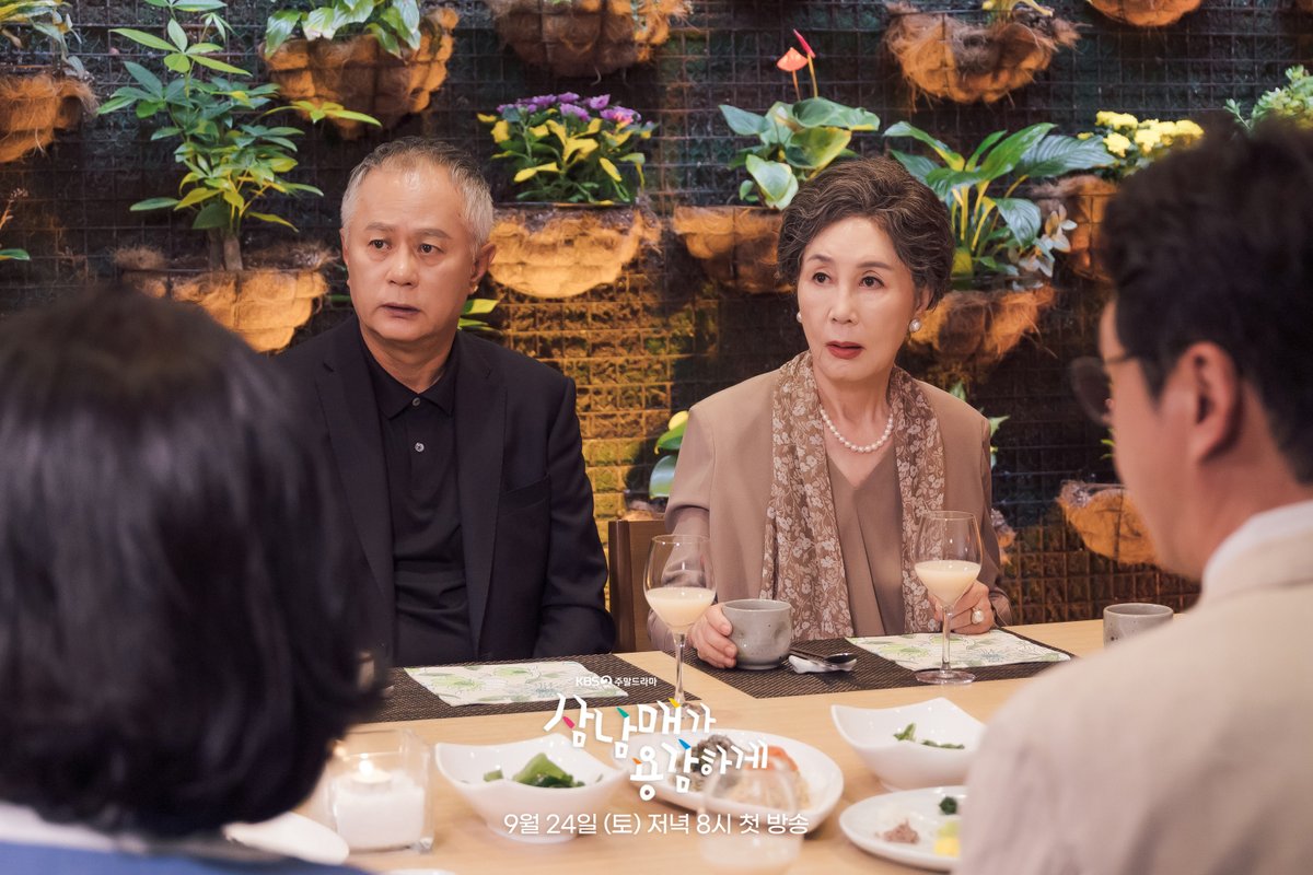삼남매 가족 총출동!👀

KBS 새 주말드라마 #삼남매가용감하게
9월 24일 [토] 저녁 8시 첫 방송

#KBS #삼남매가용감하게 #ThreeBoldSiblings
#이하나 #임주환 #김용림 #정재순 #이경진 #송승환 #장미희 #김승수 #왕빛나 #이태성 #김소은 #문예원 #이유진 #KBS드라마 #kbsdrama
