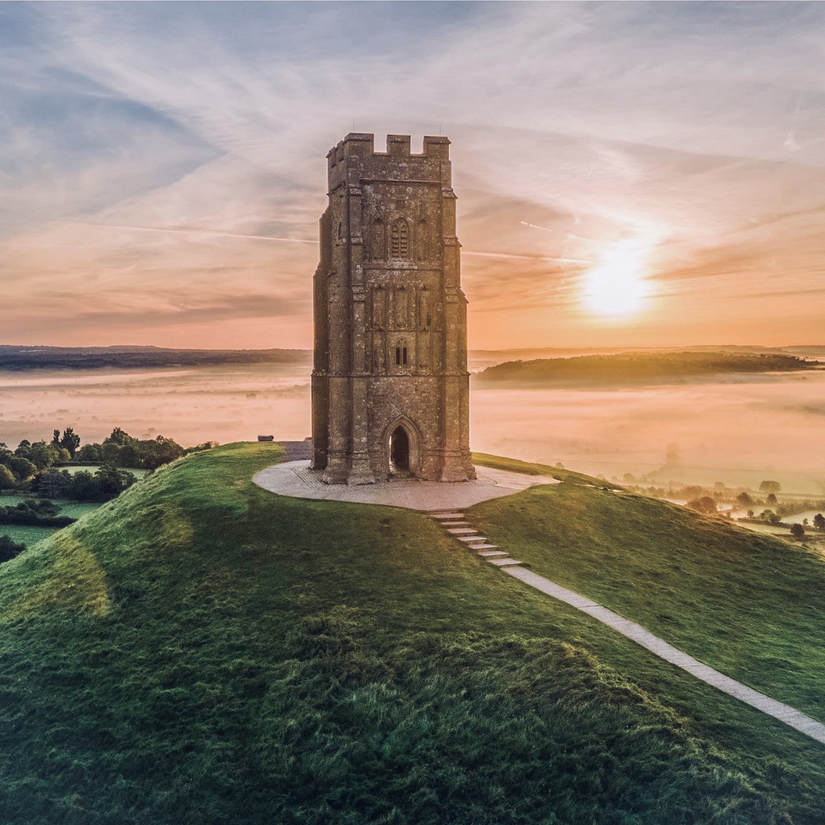 Avalon rising… #glastonburytor <a href="/BBCBristol/">BBC Bristol</a> <a href="/bbcrb/">BBC Radio Bristol</a> <a href="/LoveForSomerset/">LoveForSomerset</a> #StormHour