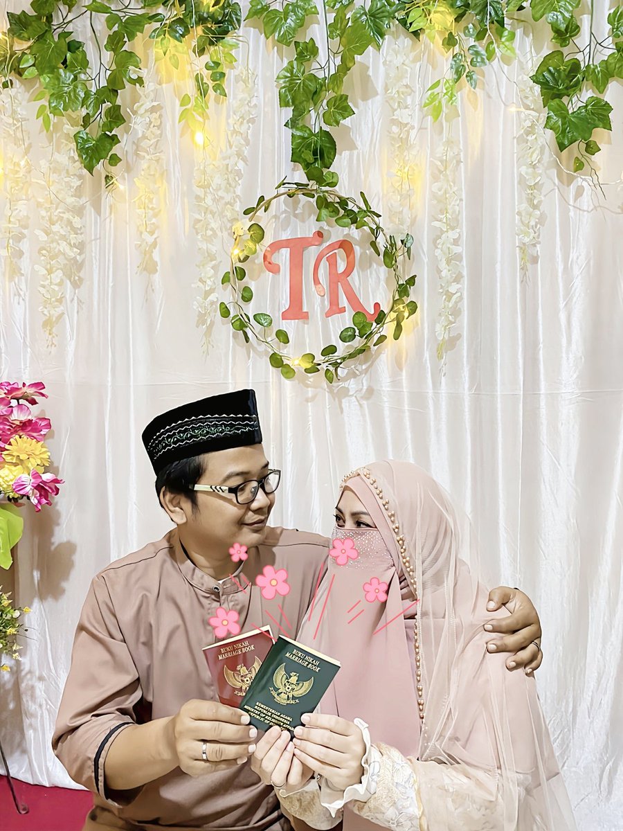 Enggartriset's tweet photo. "Jarak menyatukan detak yg hilang dari dua hati dalam cinta" https://t.co/YNW6GVQ78C