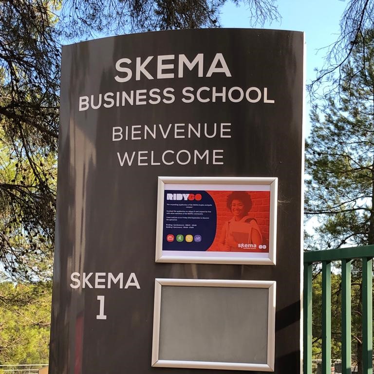 Aujourd'hui, nous serons sur le campus de <a href="/SKEMA_BS/">SKEMA Business School</a>  Sophia pour présenter Ridygo. Tous les étudiants peuvent déjà covoiturer gratuitement au sein de la communauté SKEMA. 
Plus d'infos sur ridygo.fr #covoiturage #mobilite