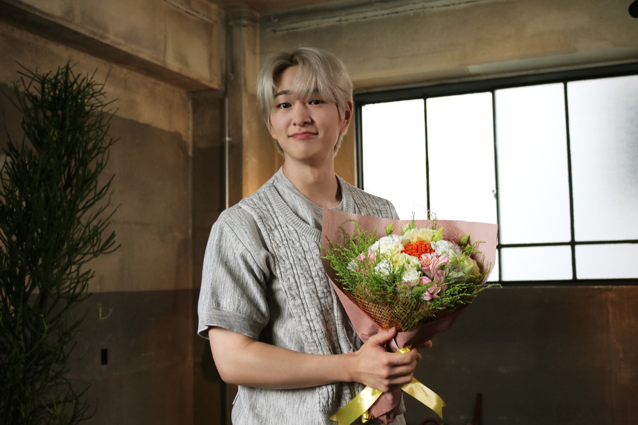 SHINee オニュ FLOW パーカー CD)ONEW 3RD EP [FLOW]（韓国盤）／ONEW