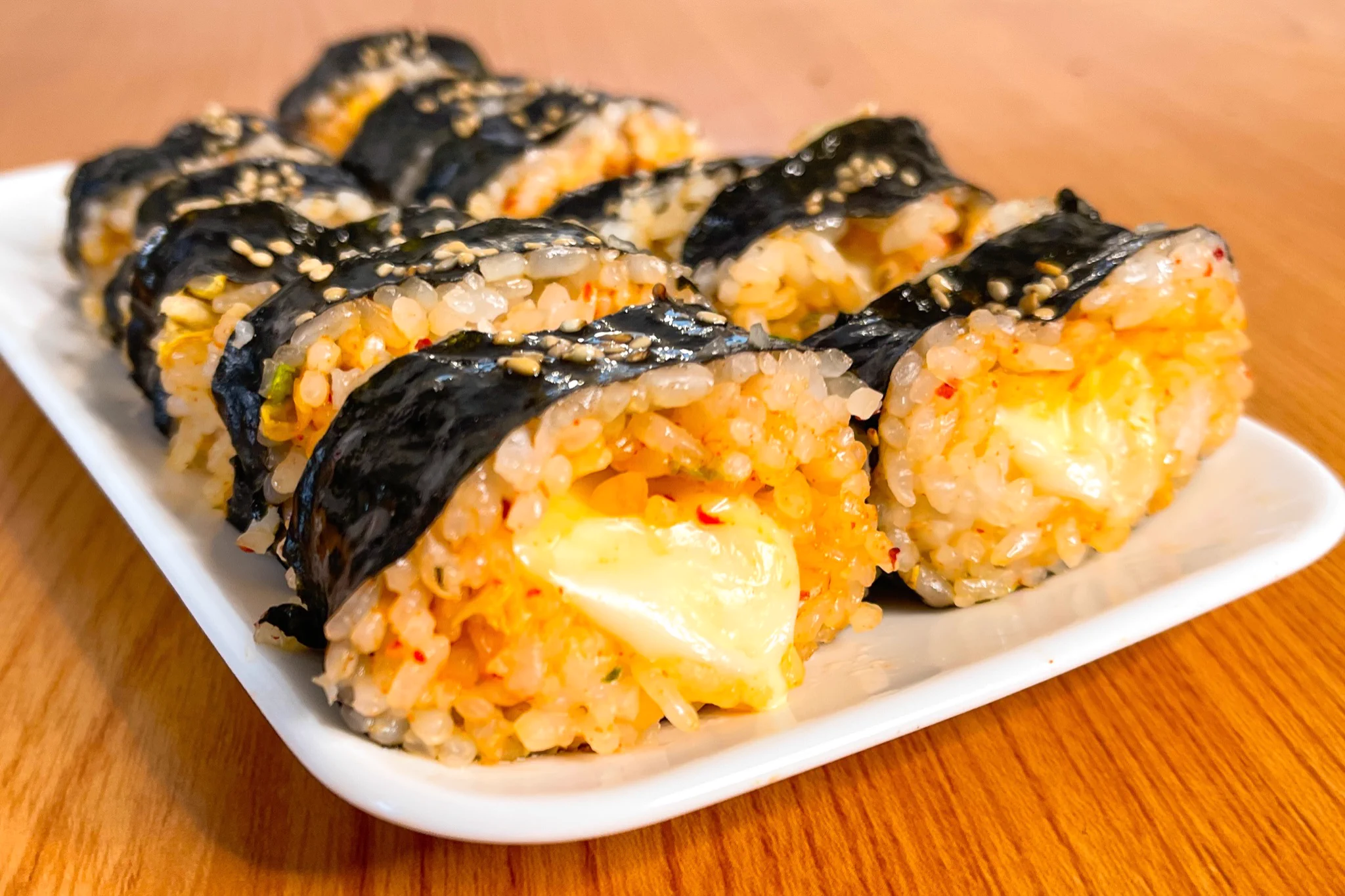 口の中で韓国の風が吹く！？チーズキンパ風海苔巻き。