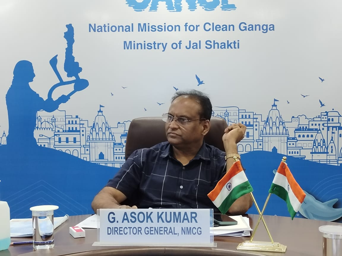 AOLProjectsMAH's tweet photo. Sh. @asokji, DG-NMCG, held a meeting with Sh. Prasanna Prabhu, Chairman- Vyakti Vikas Kendra India (@ArtofLiving), Mr.Rohan Jain, National Secretary, Art of Living Government Programs to discuss various aspects of #ArthGanga.#ArtOfLiving was also present in the meeting.#ArthGanga https://t.co/2khyR2e1bo