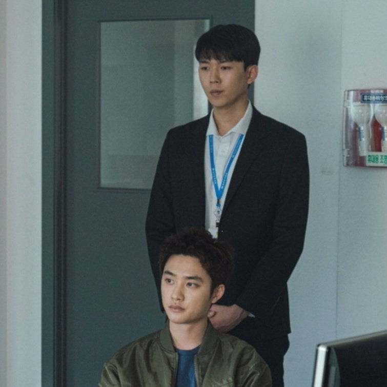 ginangmars's tweet photo. I've seen all his work as an actor, and I can't wait to see another side of him in the small screen. You're doing a good job, Doh Kyungsoo. Don't work too hard. 🖤

#DO of #EXO #DOHKYUNGSOO
#TrueSwordBattle #BadProsecutor 
#YunJunSuk #KBS 

https://t.co/M2w1Xc4BKH https://t.co/uLvZD75L05
