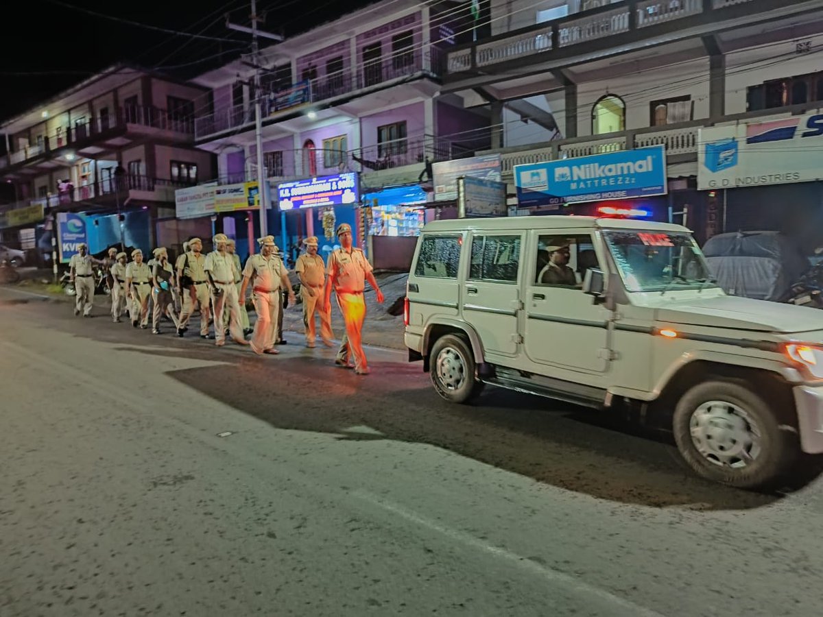 SP_SouthAndaman's tweet photo. South Andaman police conducts flag Marches in different places of South Andaman to instil confidence in public! 
@AndamanPolice @DGPANIslands https://t.co/QQv8tRJn1m