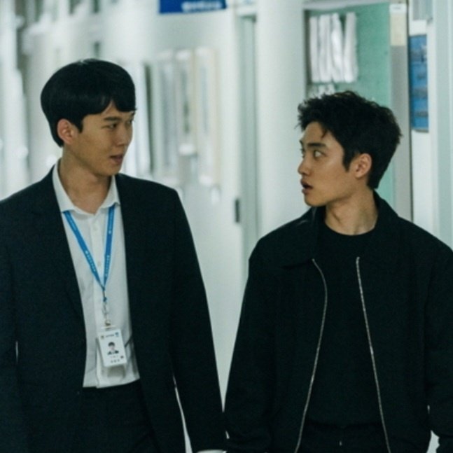 ginangmars's tweet photo. I've seen all his work as an actor, and I can't wait to see another side of him in the small screen. You're doing a good job, Doh Kyungsoo. Don't work too hard. 🖤

#DO of #EXO #DOHKYUNGSOO
#TrueSwordBattle #BadProsecutor 
#YeonJunSeok #KBS 
 https://t.co/M2w1Xc43V9 https://t.co/K0dkTfwA06