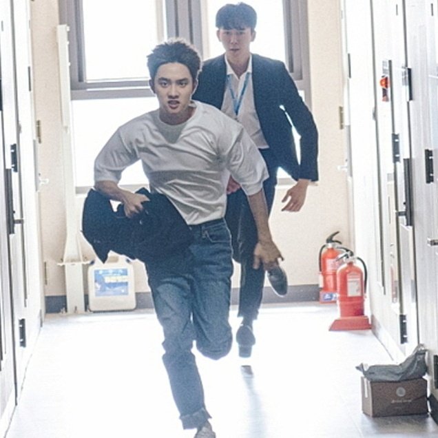 ginangmars's tweet photo. I've seen all his work as an actor, and I can't wait to see another side of him in the small screen. You're doing a good job, Doh Kyungsoo. Don't work too hard. 🖤

#DO of #EXO #DOHKYUNGSOO
#TrueSwordBattle #BadProsecutor 
#YunJunSuk #KBS 

https://t.co/M2w1Xc4BKH https://t.co/uLvZD75L05