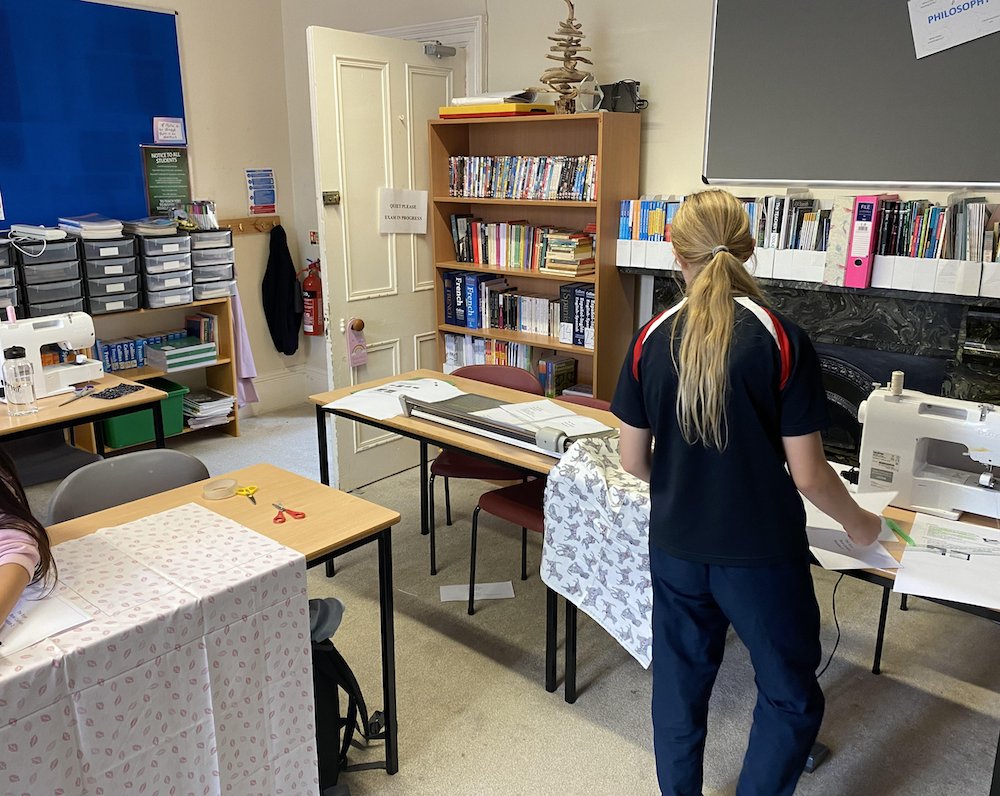LathallanSchool's tweet photo. Our new group of sewists – Jennifer, Oma and Susie (S1), Tigerlily (S3) and Maia (S5) – had a very successful week at their PDA sewing club, making book cushions and managed with only the odd bit  from Miss McIlroy. #makersgonnamake #sewingisfun #sewingproject https://t.co/BxTzilVg2d