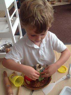 CharboroughRd's tweet photo. This week our new Reception class have been making their own playdoh and creating all kinds of things from people to beards!  Remember to ask them about the recipe and the quantities they used.  #curiouscurriculum #maths #STEM #EYFS #learningthroughplay #TeamCRD https://t.co/J4Mrwrw8Fe