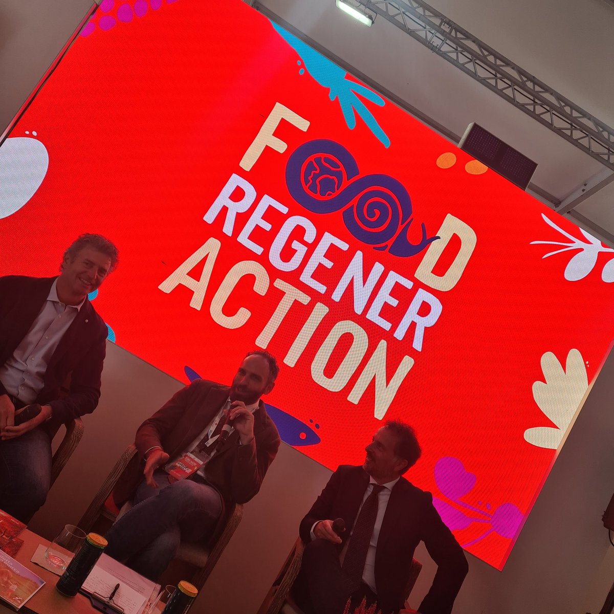 DistrettoNovese's tweet photo. Come si progettano le destinazioni del futuro? A #terramadre #salonedelgusto con  @SlowFoodItaly con Stefano Ravelli presidente @visitvalsugana con Luca Caputo, Destination Manager e Giacomo Miola, vicepresidente #SlowFoodIT
#turismoslow Noi ci siamo!
#Travel #novesedascoprire https://t.co/pzH3E4kdsS