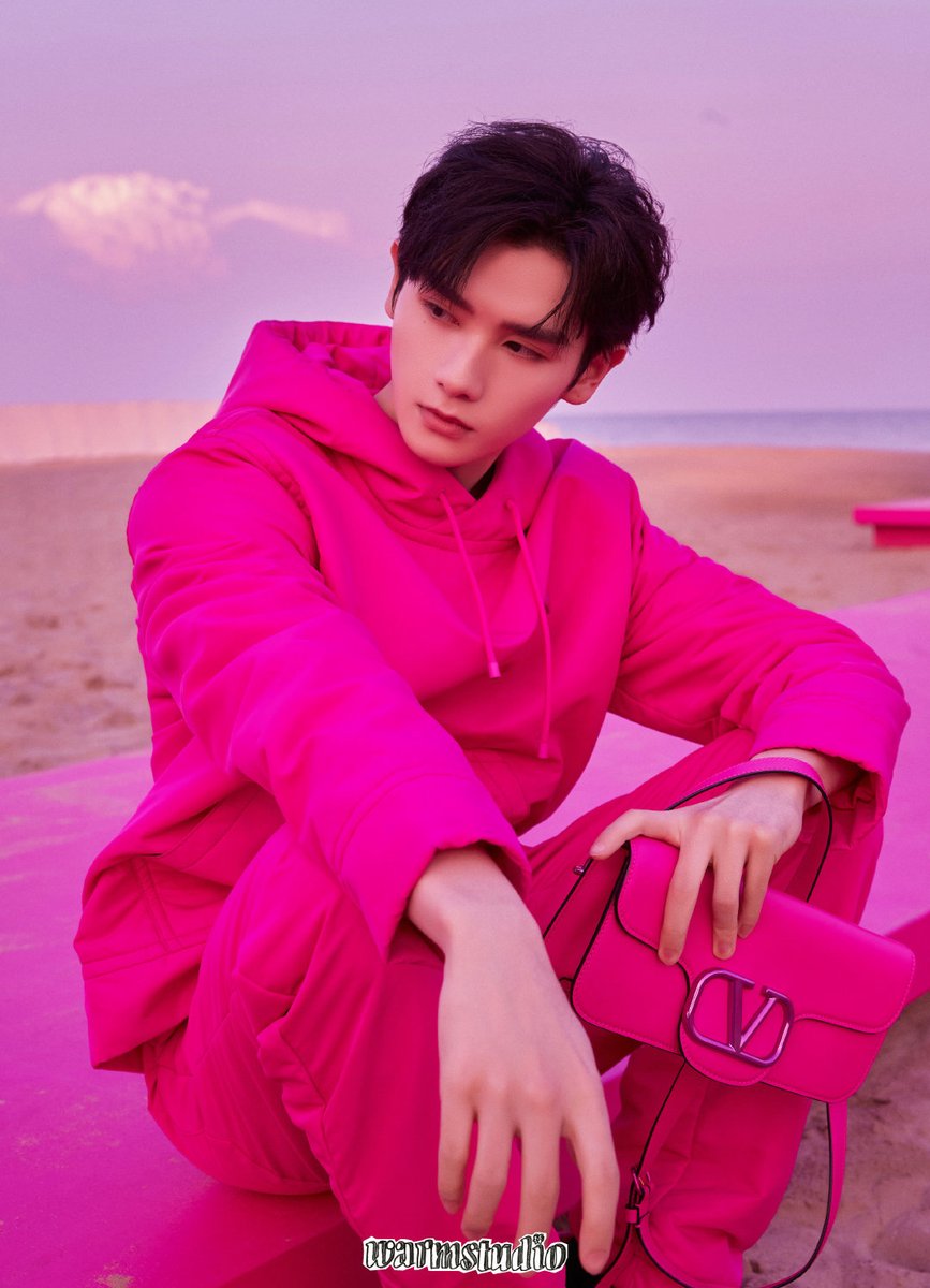 parkeunhwa3991's tweet photo. 36* [22-09-22] งานเปิดตัว Valentino Pink PP ที่ประเทศจีน

©https://t.co/vCayFSeFNG

NNINE VALENTINO SHOW
#ValentinoPinkPPCollection 
#NineVLTNAranyaShow
#Valentino
#ValentinoxNine
#นายท่านกรชิต 
#INTO1Nine 
#INTO1GaoQingchen 
#INTO1 
#高卿尘 https://t.co/k7eKM7xSAc