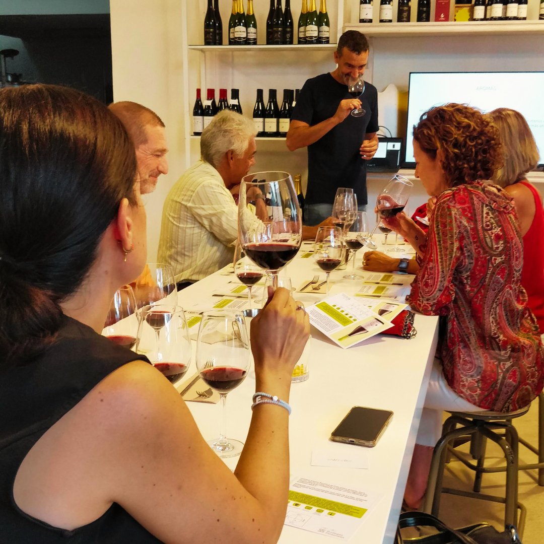 BoPersonales's tweet photo. 🍓En Bodegas Personales estamos haciendo cursos de cata interesantísimos donde música, maridaje y vino se dan la mano 🙃🍷
¡Pregúntanos por MD más información!

#CataDeVino #Vinotinto #VinoBlanco #winelovers #winetime #winetasting #DisfrutaDelVino #HazteBOPER https://t.co/fPVdG8Tm19