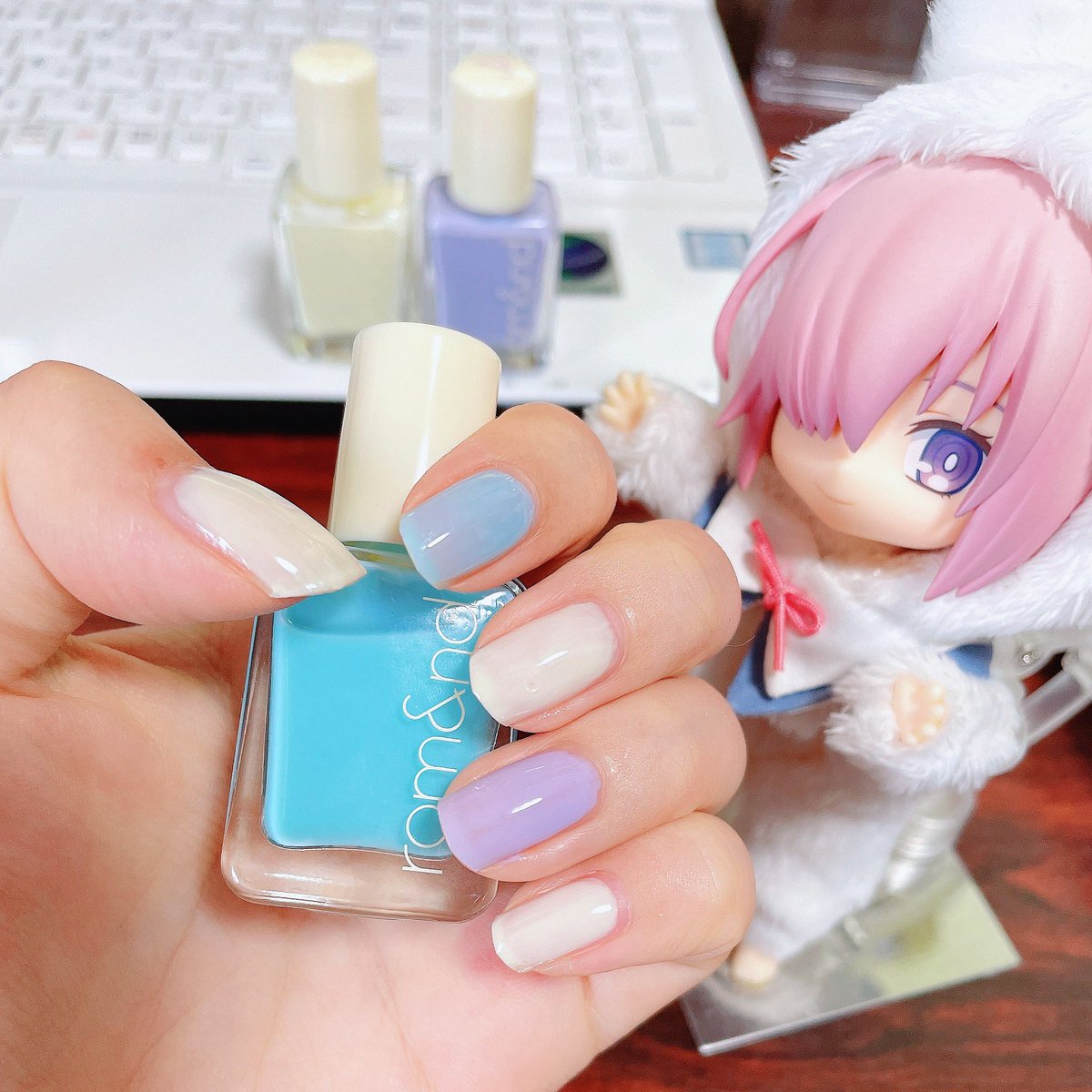 マシュ・キリエライト(Fate) 「今週はフォウマシュカラーでネイル塗ったロムアンドのネイルほんま可愛い 」|あず子のイラスト