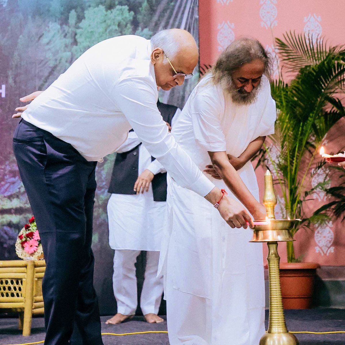 Gurudev's tweet photo. With the Hon. CM of Gujarat @Bhupendrapbjp, inaugurated Mission Green Earth, the @ArtofLiving’s largest tree plantation drive where several crore trees will be planted across the State. https://t.co/wO2eqNGk8M