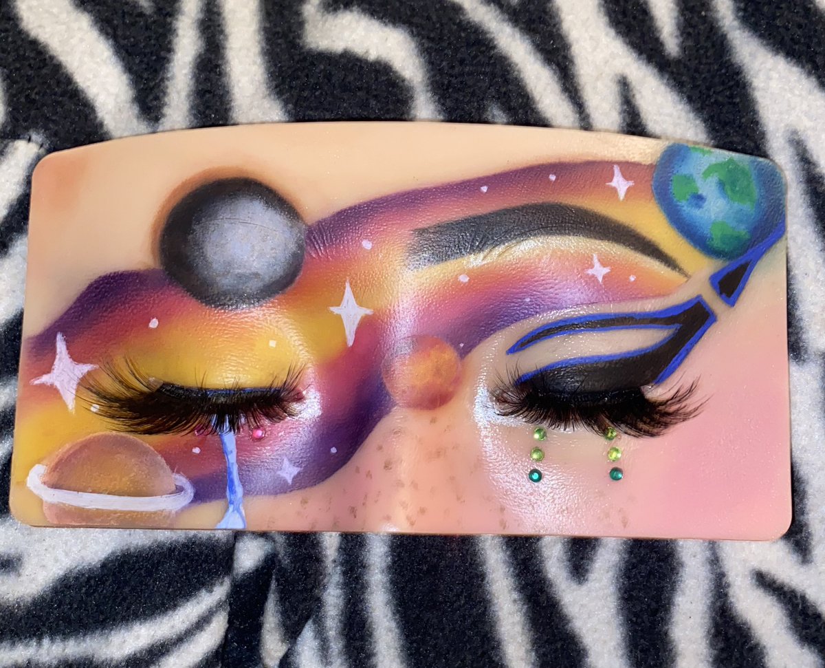 mua_drea's tweet photo. The cry of the PLANETS✨🖌🎨
#jamrockpalette 

#lagirlcosmetics

Pure Guidance LLC Cosmetics
#TheFWord palette 
#abhprimer
#maybellinetattoobrow
#nyxcosmetics

#planets #creativemakeup #follow #viral #ShareThisPost #share #silliconeface  #trending #trend https://t.co/bZ17eDNBjw