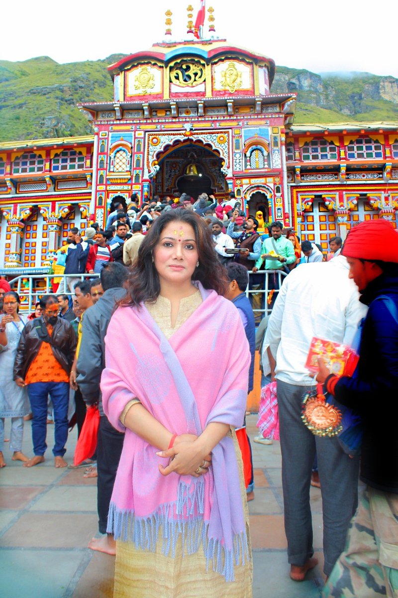 madhavi_agarwal's tweet photo. आज बद्रीनाथ धाम जी के दर्शन किए... सनातन धर्मानुसार आज मेरे चारों धाम के दर्शन सम्पूर्ण हुए ! 🙏 https://t.co/0j2fBvX9bx