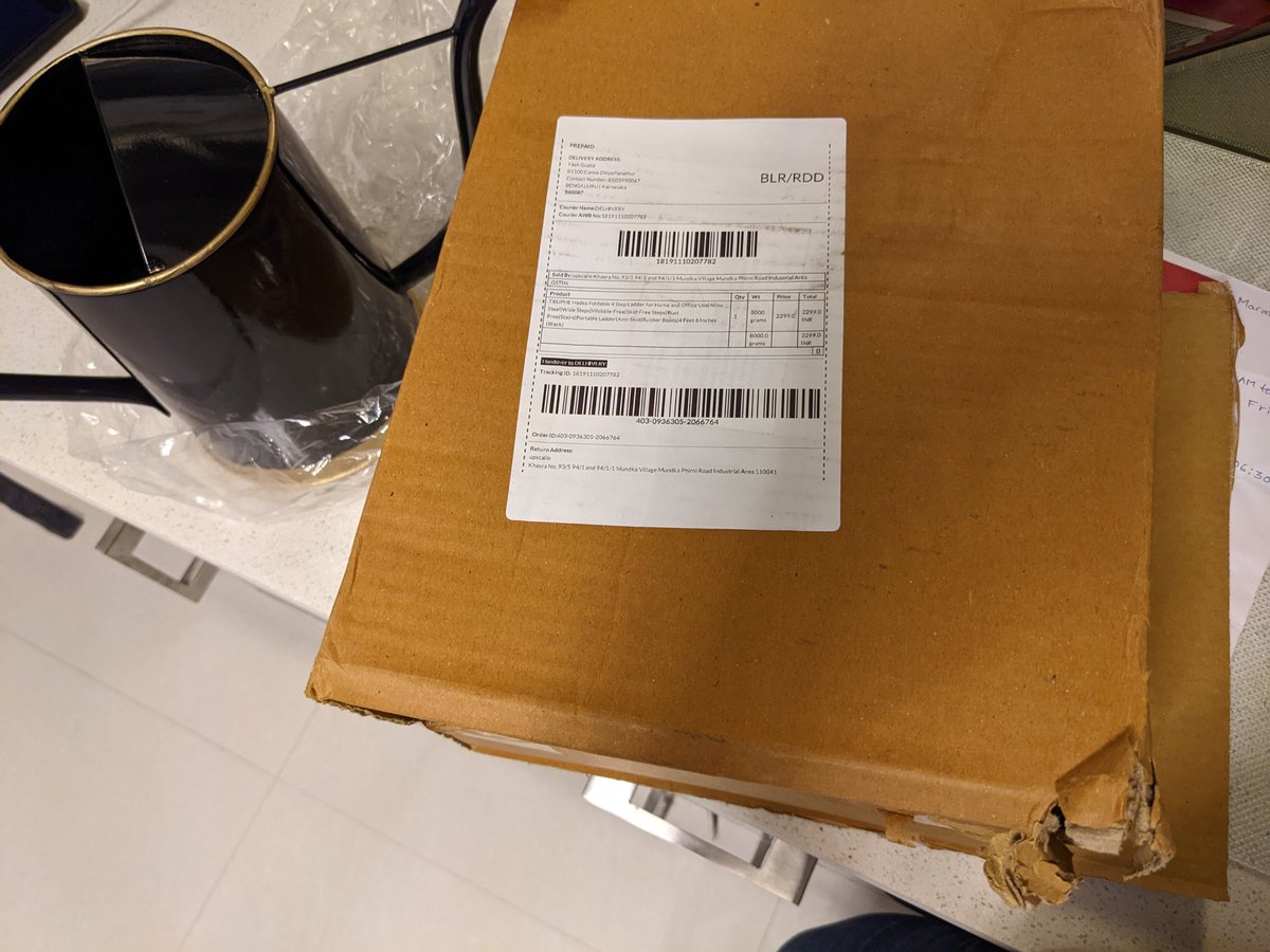 YashGupta_1996's tweet photo. @amazon @amazonIN 
I ordered a ladder and received this black jug instead and when I try to return it, Amazon executives are not responsive on the chat or call, while the return tracker says I cancelled the return. I have a full-time job you know, can't just keep following up. https://t.co/L1PKUyD8Qd