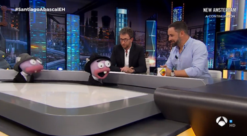 GECAtv's tweet photo. Los programas más vistos de la hª de @El_Hormiguero son:
1⃣Pablo Díaz (#PasapalabraEH), con 24% de cuota y 5.901.000 espectadores
2⃣ #PantojaEH, 23,8% y 4.783.000 espectadores
3⃣ #JoaquinEH
4⃣ #SantiagoAbascalEH: 23,5% y 4.049.000
5⃣ #CavadasEH: 23,3% y 3.670.000 seguidores https://t.co/Hc9icgg6sv