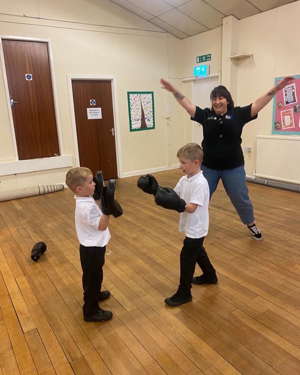 BD4Family's tweet photo. We had a great first session at all age Boxercise yesterday. Roll on next week! Join us every Thursday 3.45-4.30pm #keepingactive #gettingfittogether #boxercise #intergenerational #communitygroup @jennybd4family @Rachel_NW_BD4CT https://t.co/ghqv8HIQuO