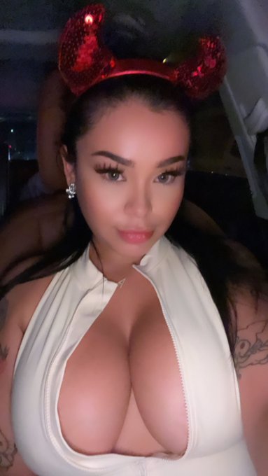 Big tiddy freak https://t.co/z8AAtSN78U