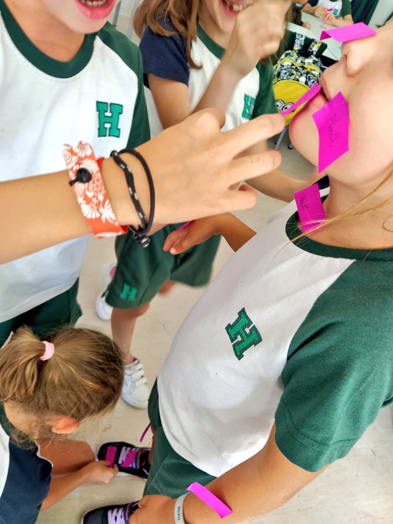 IreCastilloHBS's tweet photo. Label a friend! Super fun activity to review the body parts in Science workshop! @HBSTORREJON #segundoEP https://t.co/N4HwQqE85C