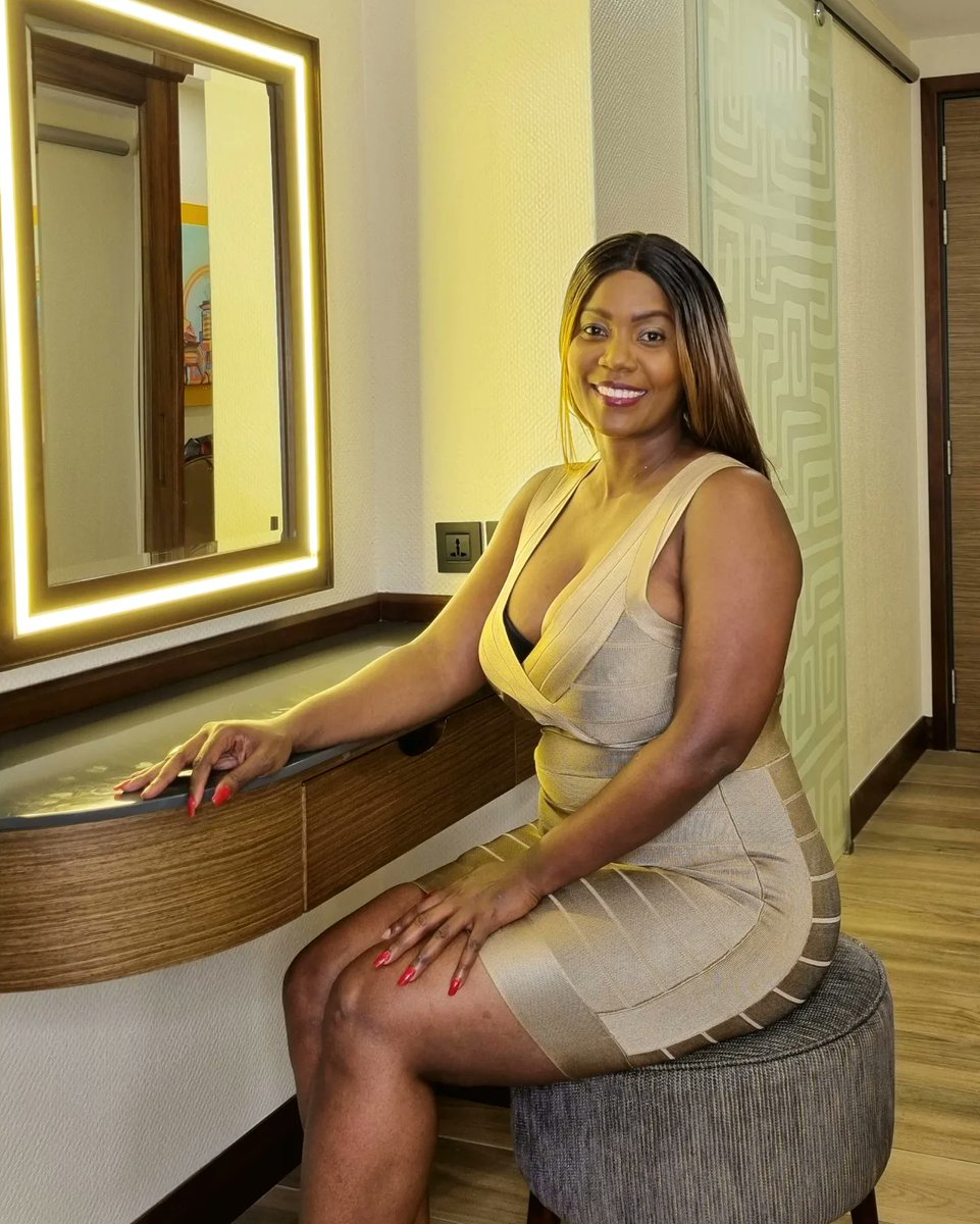 Sanaipei_Tande's tweet photo. It's Friday!!!! So here's some yummy Friday drip! French Connection UK Gold Bandage Dress ❤️ Find it  @sofiascloset_ke on Instagram and @sofiascloset.co on Facebook 
Follow and Visit them HH TOWER 10th Floor 
Junction of Moi and Kenyatta Avenue https://t.co/dNBrQkCF69
