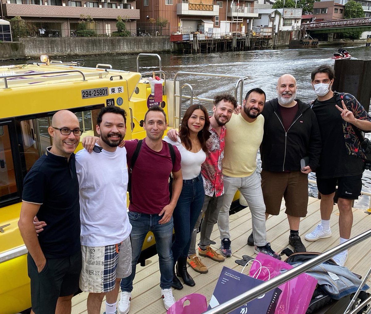 YoitabiTravel's tweet photo. Épica reunión de majos y majas en Tokio 😎🎩 ¡La que hemos liado! 🔥

Todos genios 🧞‍♂️ @SanRuti @LuisitoComunica @zordor @NekoJitaBlog @JavoKunOfficial 

#Japon #FunTraveling https://t.co/dCgtTSWMIN