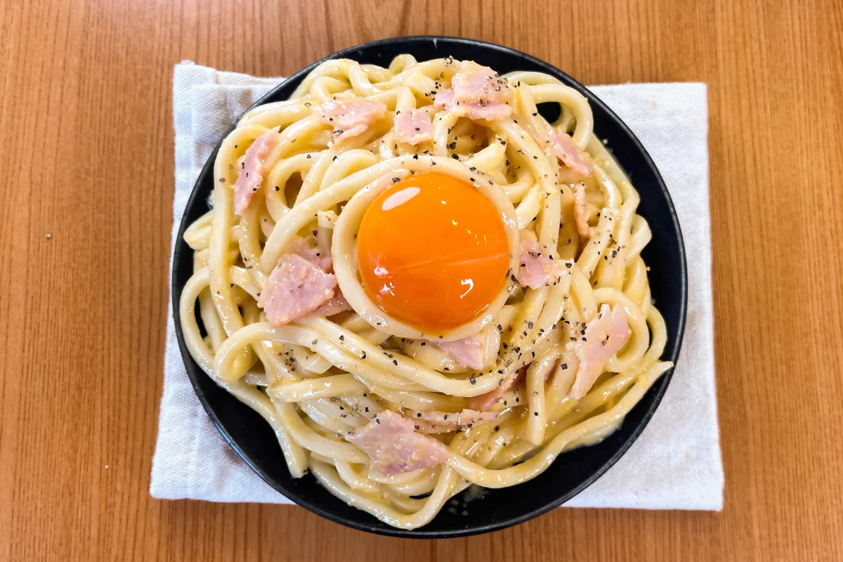 やる気1%で作る！ねっとり濃厚な味わい「和風カルボナーラうどん」