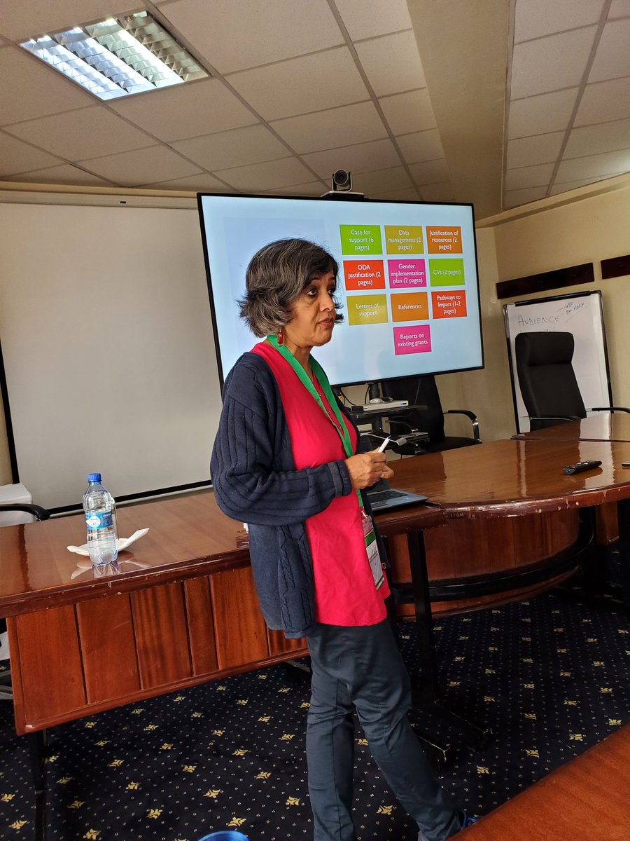 GunjanSondhi's tweet photo. Final day of writing workshop started with @ParvatiRaghuram sharing her insights in grant writing. #WISMA @ANIENetwork https://t.co/3fEQvVCWDU